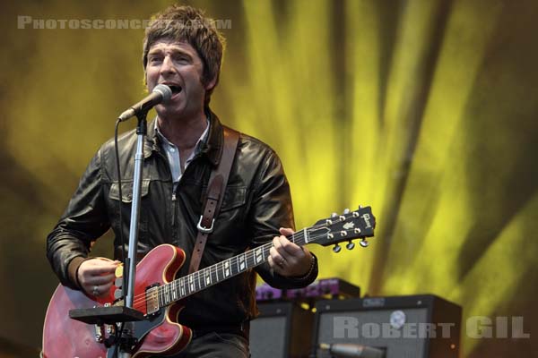 NOEL GALLAGHER'S HIGH FLYING BIRDS - 2012-08-25 - SAINT CLOUD - Domaine National - Grande Scene - 